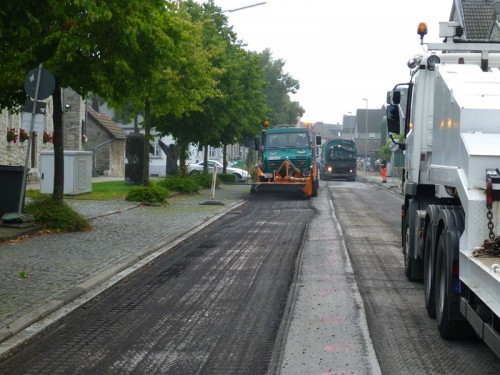 Straßenbau Erneuerung Kreisverkehr nach Ölunfall